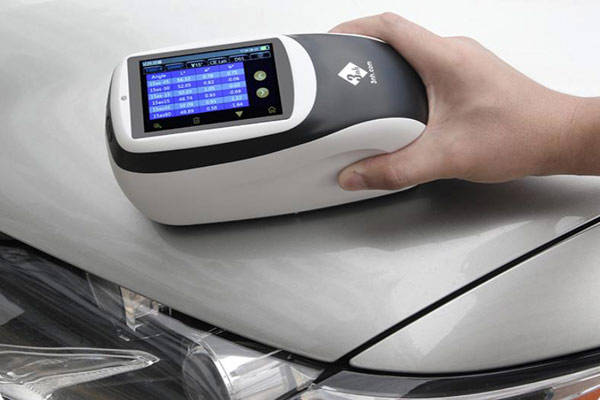 Многоугольный колориметр измеряет разницу в цвете автомобильной краски